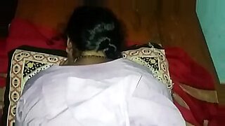 son share bed to mom