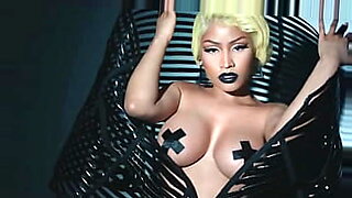 Nicki Minaj se ressemble en stars de sexe chaudes